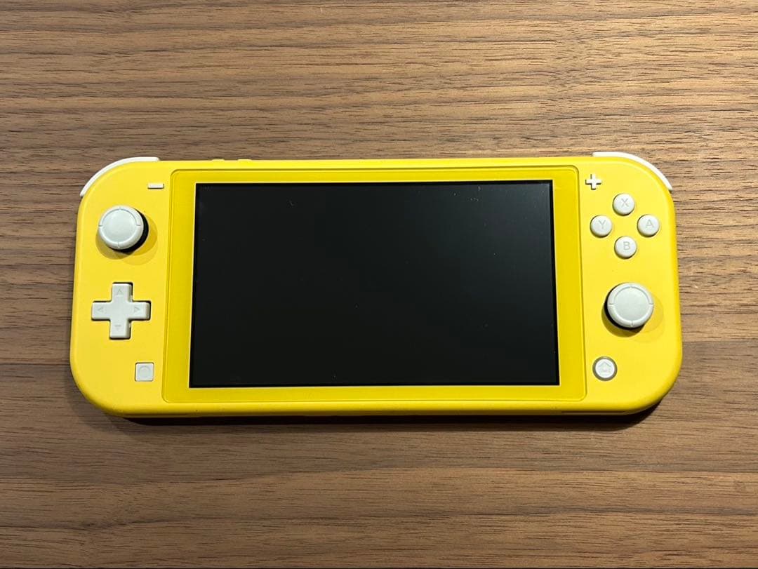 Switchライト本体　イエロー　充電器なし