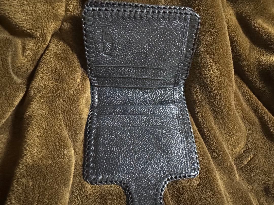 スティングレイ 黒レザー二つ折り財布