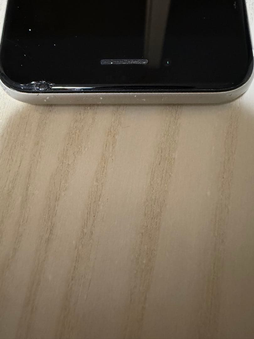 iPhone se 第２世代 ホワイト 64GB 背面ひび割れ 本体のみ