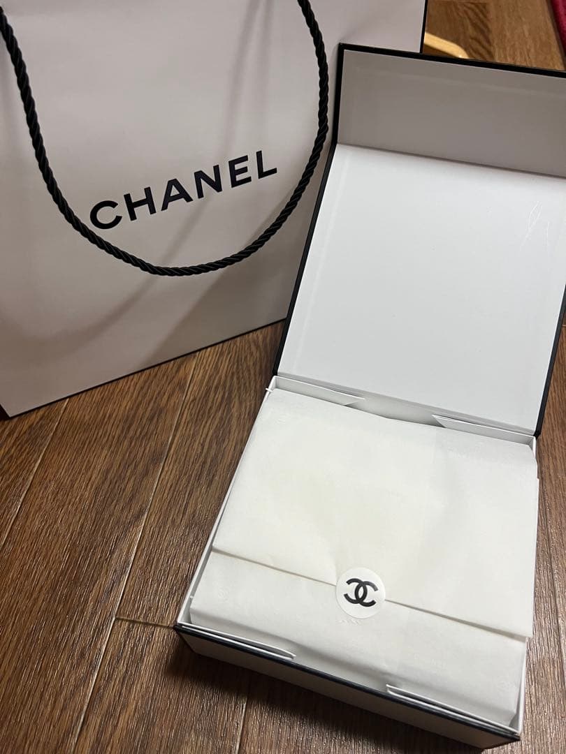 値下げ‼︎ CHANEL ユイル　ア　オングル　ラ　クレーム　マン　ギフトボックス