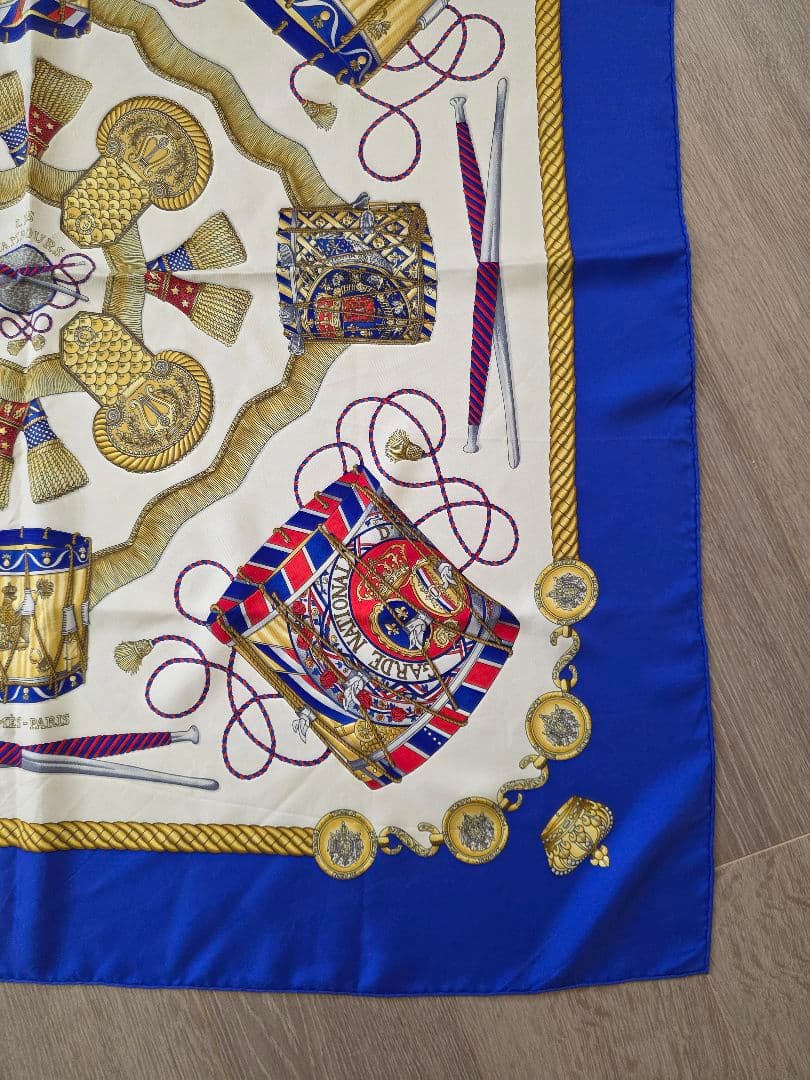 HERMES　カレ 90 LES TAMBOURS シルクスカーフ タグ付き