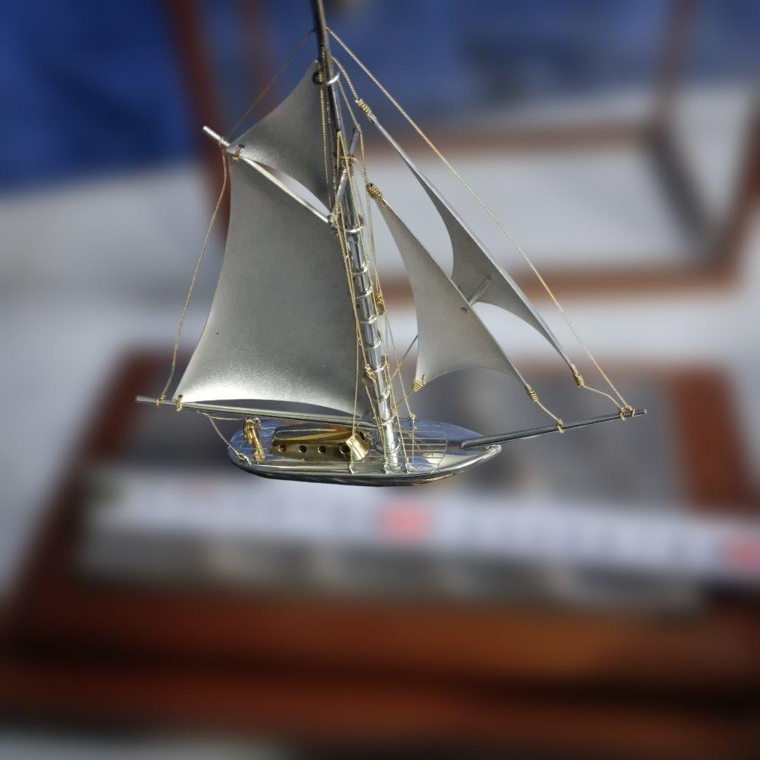 4558)銀製　ヨットの置物　銀製の刻印あり。