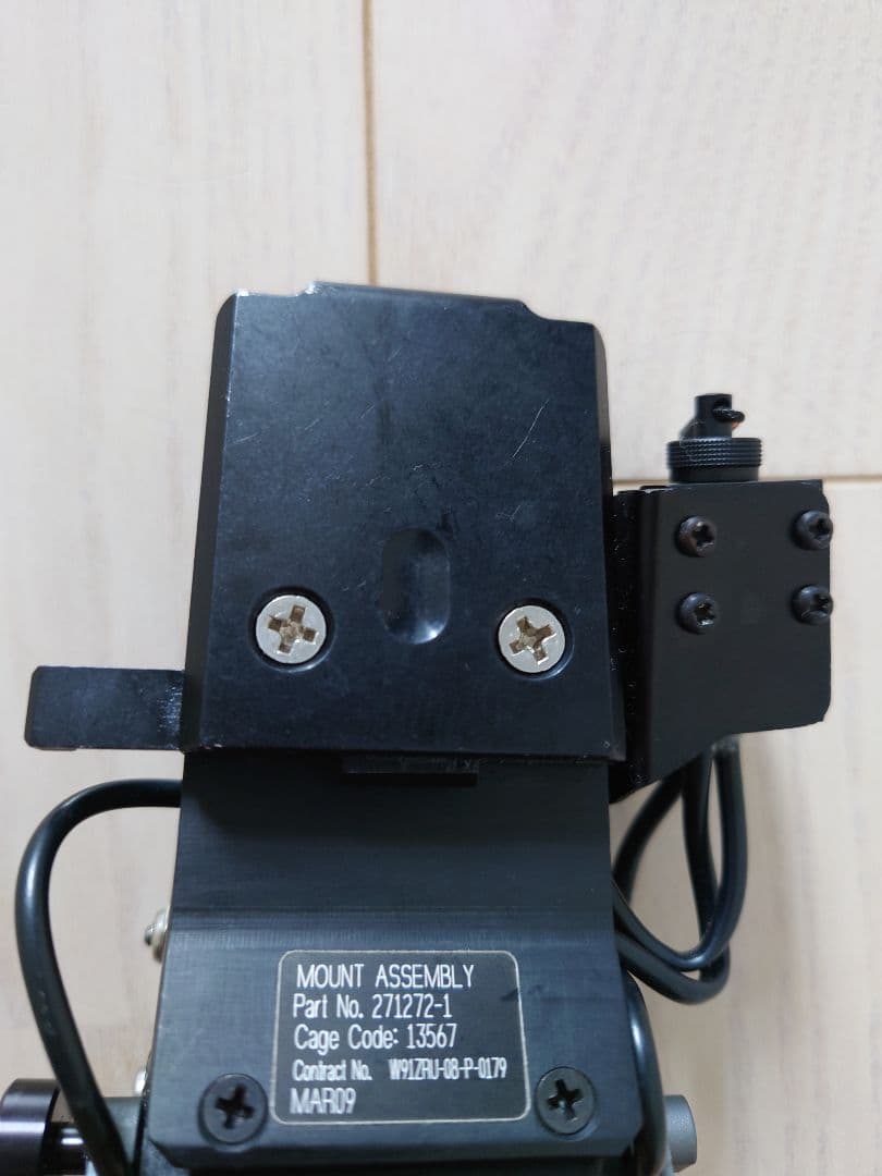 実物 ANVIS AN/AVS-9用 NVGマウント　ナイトビジョン　LE装備