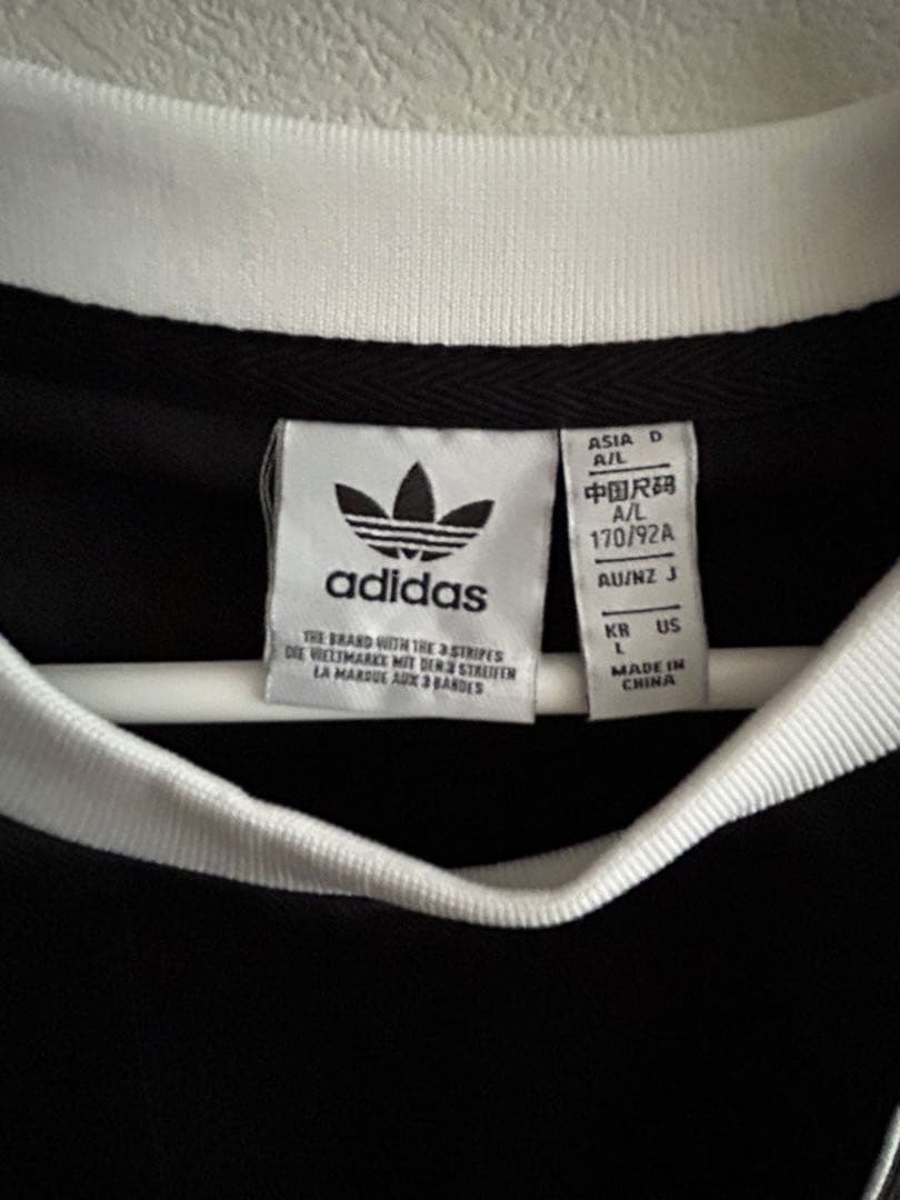 adidas ゲームTシャツ ショート丈 クロップドトップス 黒