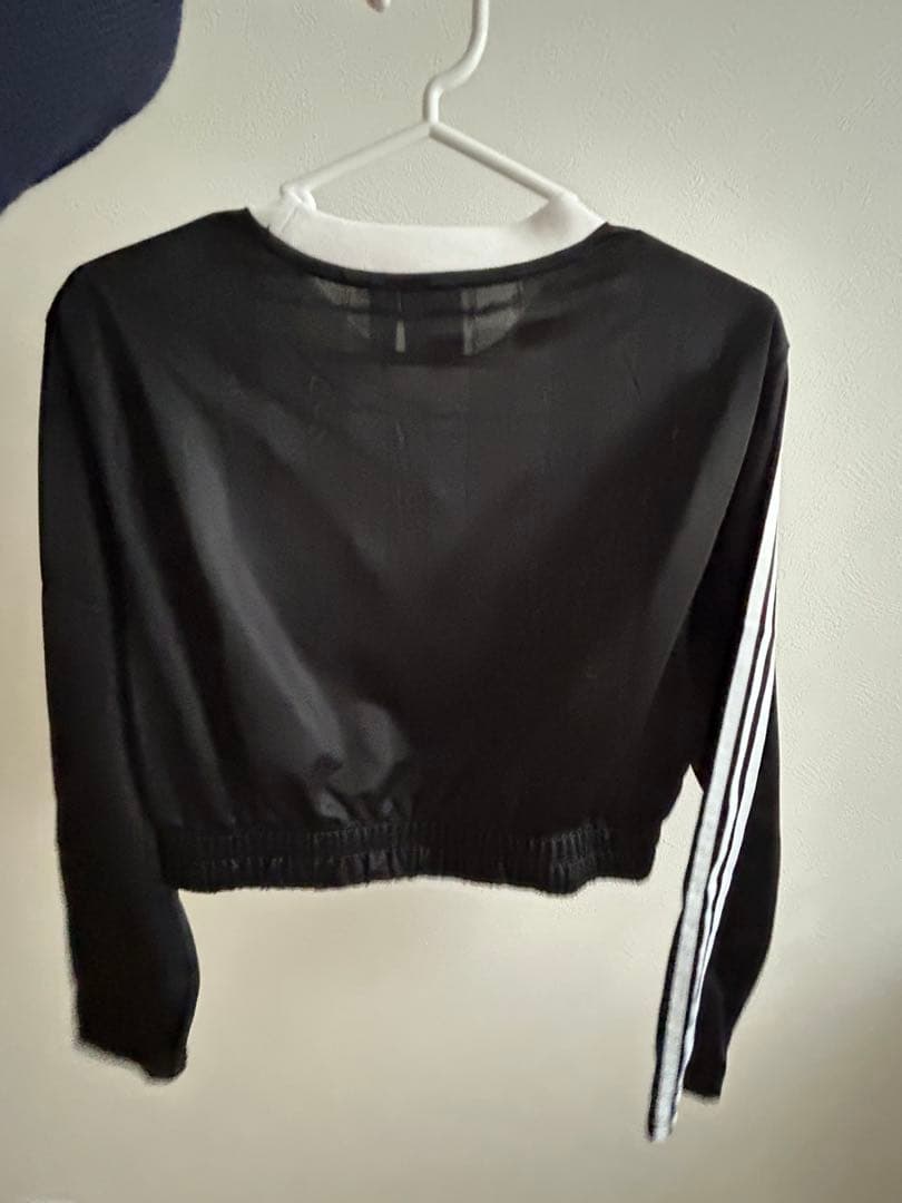 adidas ゲームTシャツ ショート丈 クロップドトップス 黒