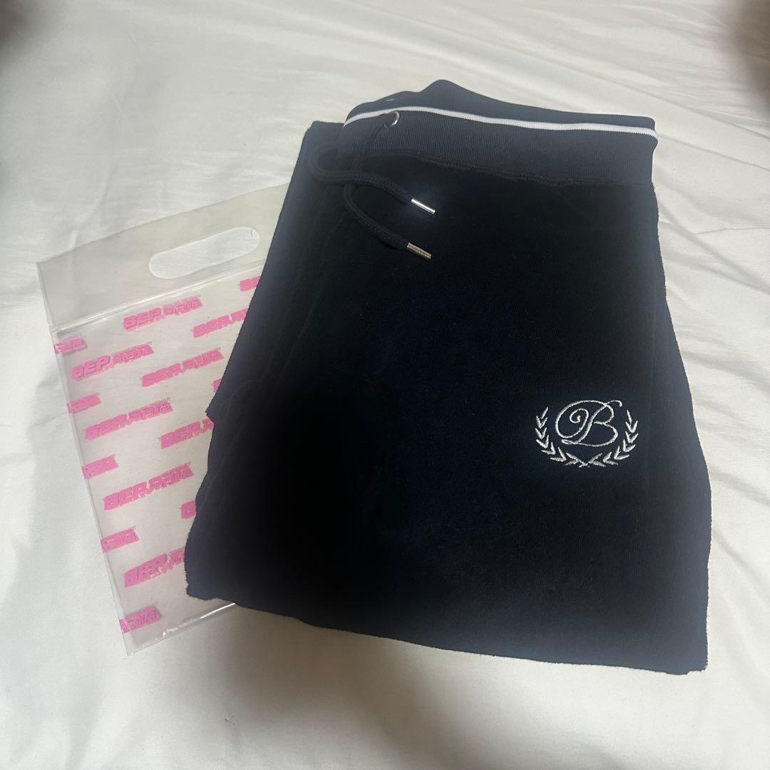 Blackeyepatch women フレアパンツ