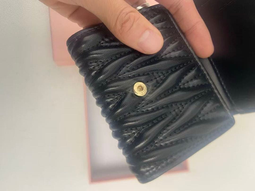 美品✨送料込み MIU MIU ブラック マテラッセ 三つ折り財布　サイフ