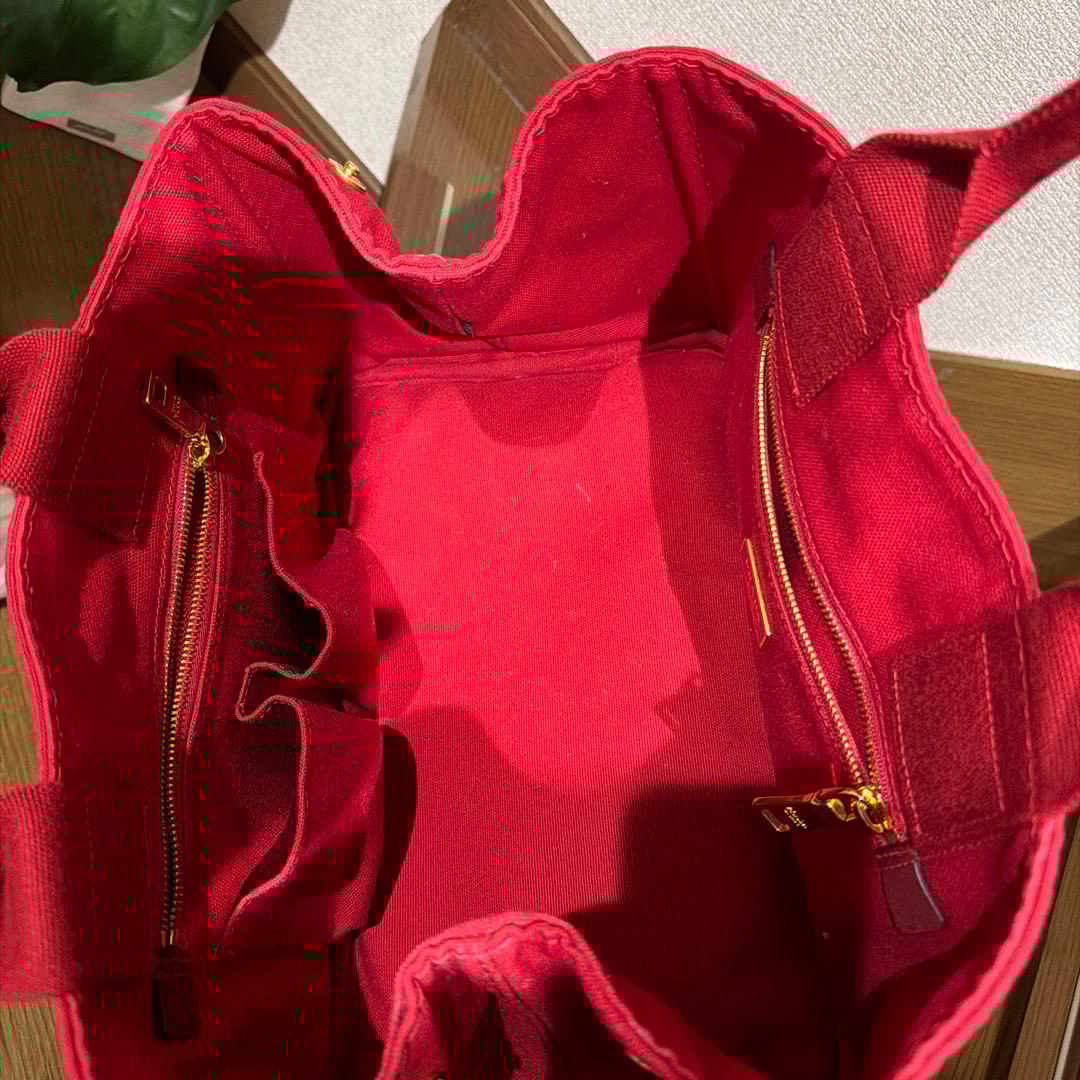 PRADA レッド トートバッグ