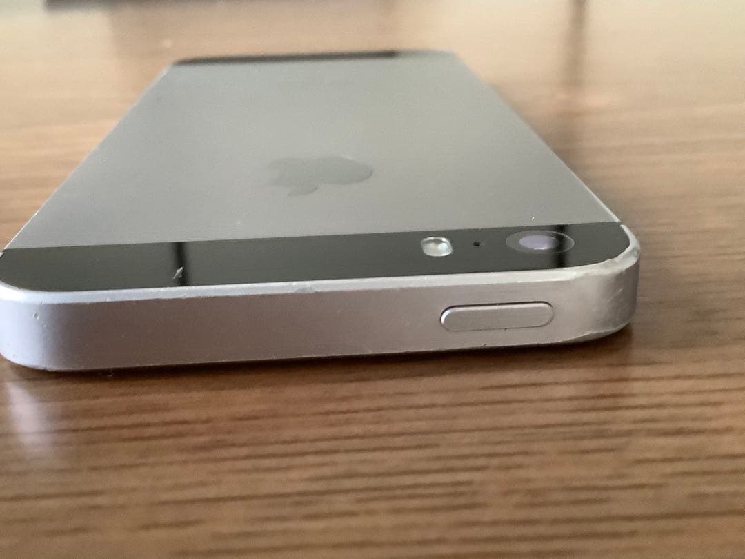 iPhone SE 第一 64GB バッテリー100% simフリー