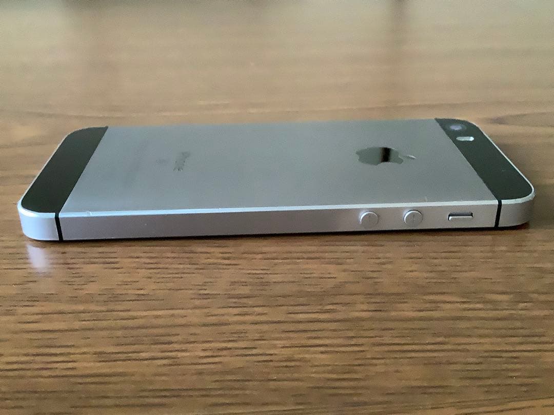 iPhone SE 第一 64GB バッテリー100% simフリー