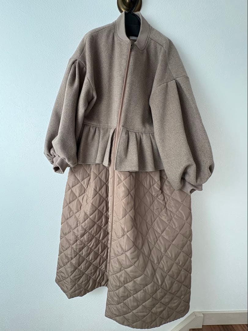 ♡m_m♡【新品未使用】カロリナグレイサー　キルティングフリルコート