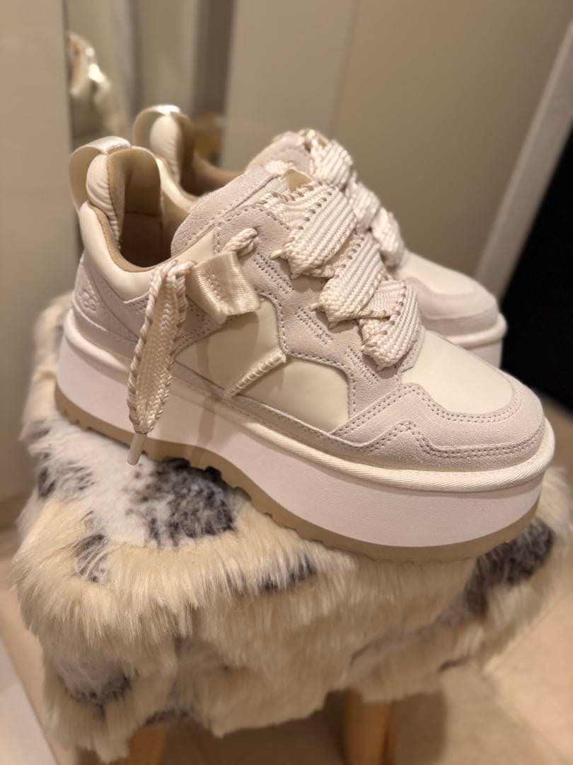 [UGG] Astromel 厚底プラットフォーム スニーカー