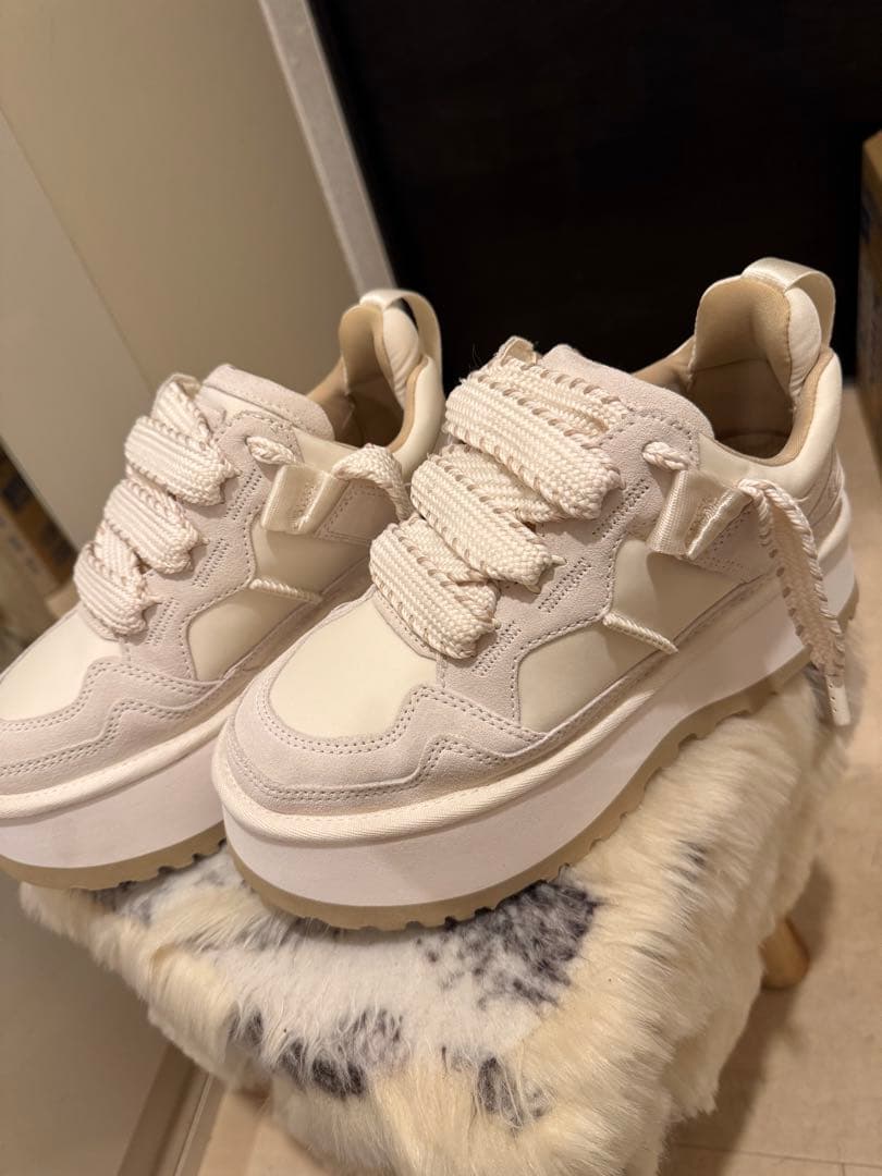 [UGG] Astromel 厚底プラットフォーム スニーカー