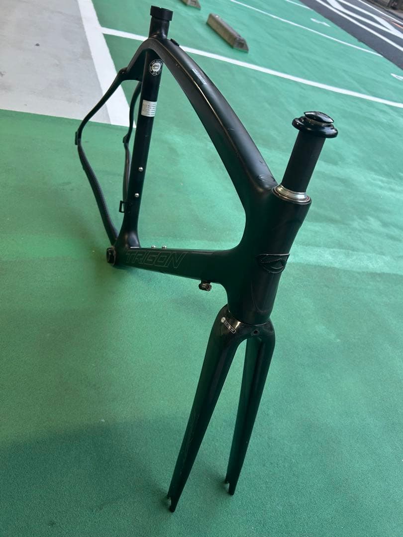 ◆カーボンロードバイク重量1.78kg【TRIGON】完成車で定価29万円程の物