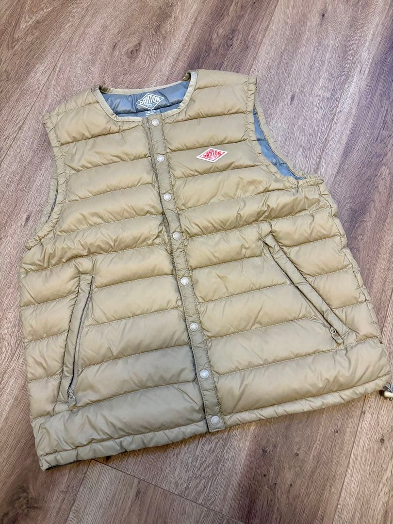 きなこ　DANTON / インナーダウン クルーネック ベスト ベージュ