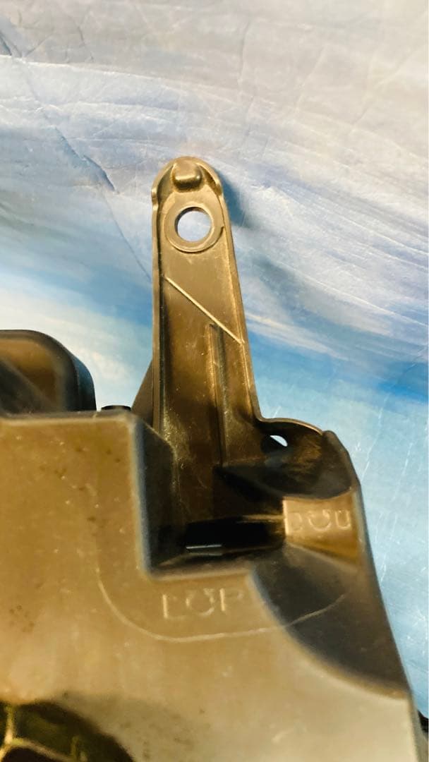 トヨタ　ヴォクシーZRA90W ヘッドライト右