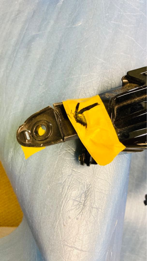 トヨタ　ヴォクシーZRA90W ヘッドライト右