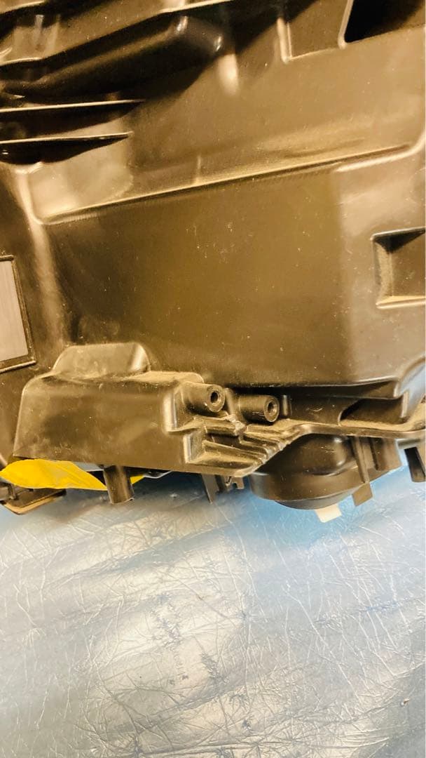 トヨタ　ヴォクシーZRA90W ヘッドライト右