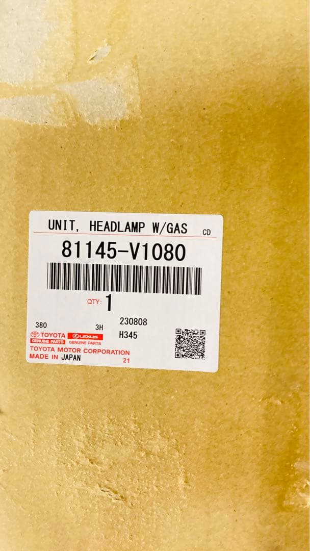 トヨタ　ヴォクシーZRA90W ヘッドライト右