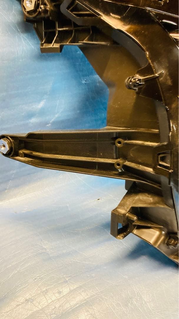 トヨタ　ヴォクシーZRA90W ヘッドライト右