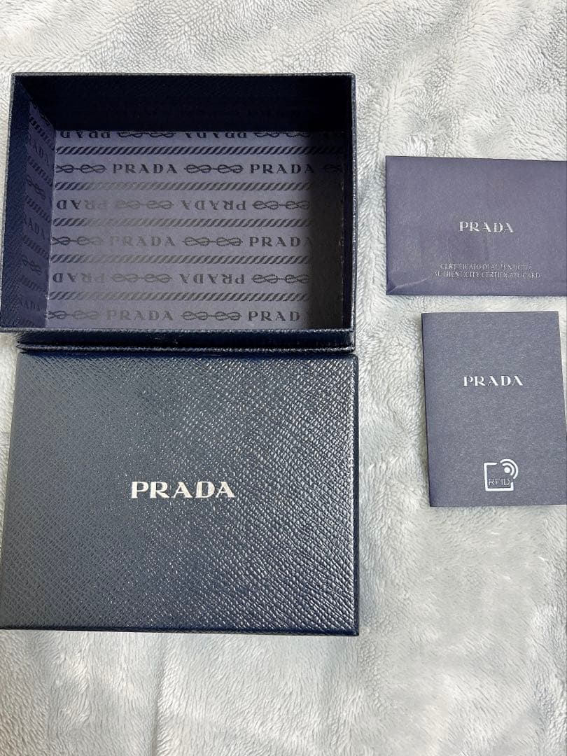 me-まま PRADA ブラック 二つ折り財布 箱付き
