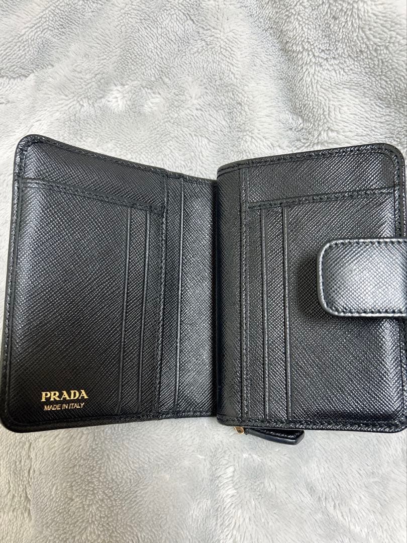 me-まま PRADA ブラック 二つ折り財布 箱付き