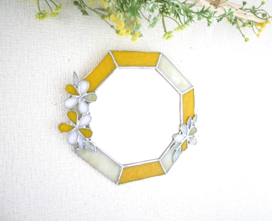 ✴︎:.。 黄色の八角形の鏡♪　(size20㎝/max22㎝）　ステンドグラス