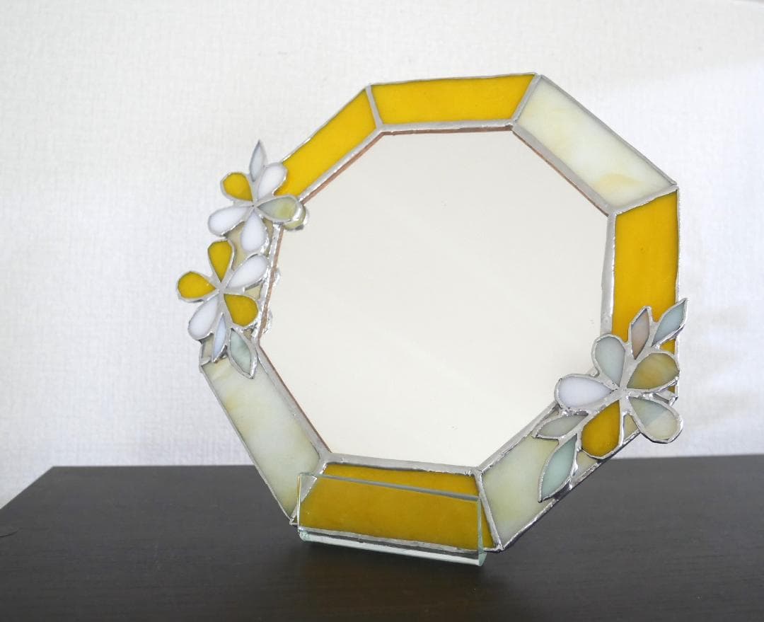 ✴︎:.。 黄色の八角形の鏡♪　(size20㎝/max22㎝）　ステンドグラス