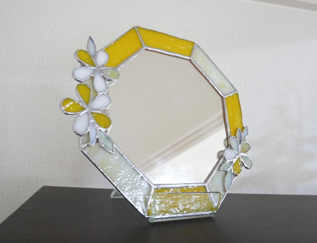 ✴︎:.。 黄色の八角形の鏡♪　(size20㎝/max22㎝）　ステンドグラス