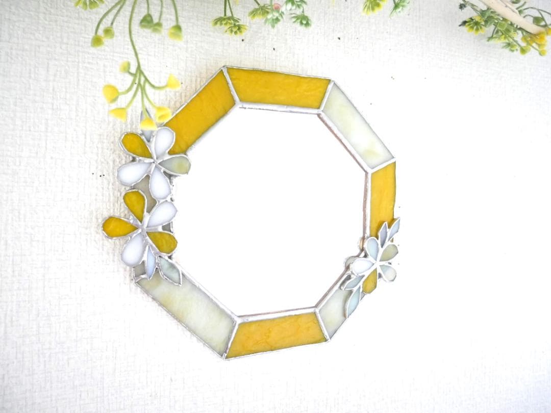 ✴︎:.。 黄色の八角形の鏡♪　(size20㎝/max22㎝）　ステンドグラス