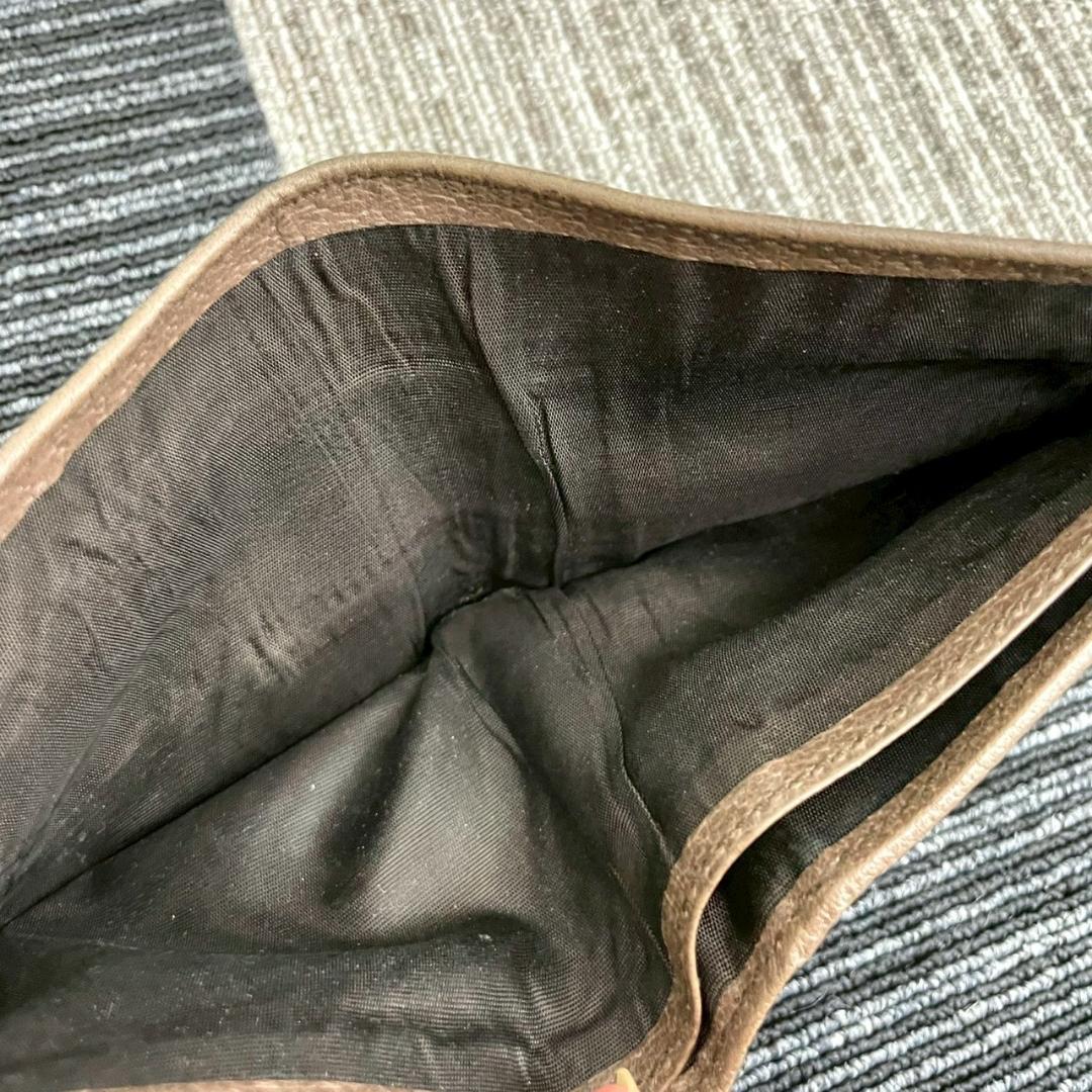 GUCCI　グッチ　シェリーライン　GG柄　二つ折り財布