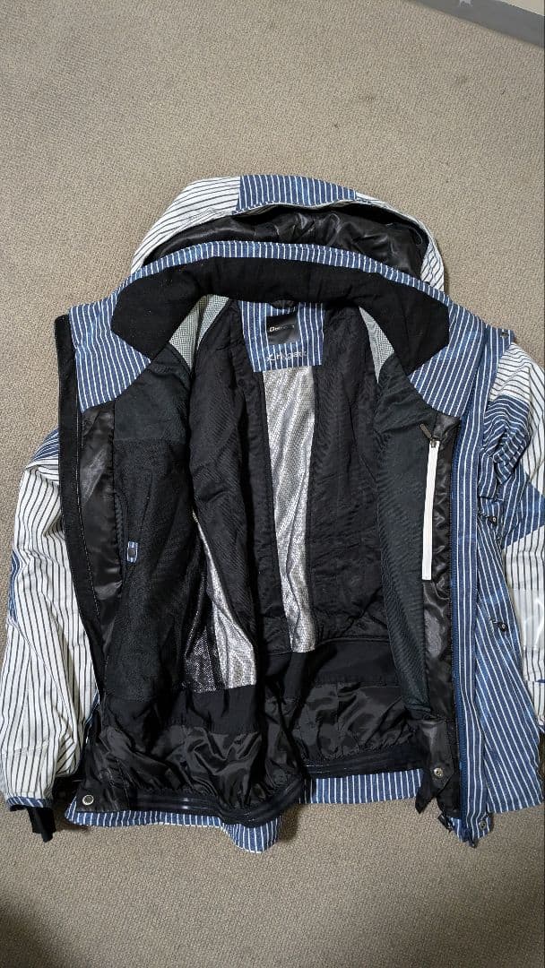 2023-2024年ONYONEスキーウェア（ジャケット・パンツ）セット