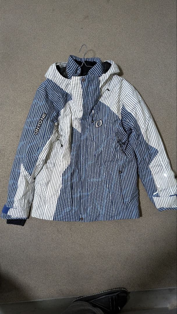 2023-2024年ONYONEスキーウェア（ジャケット・パンツ）セット