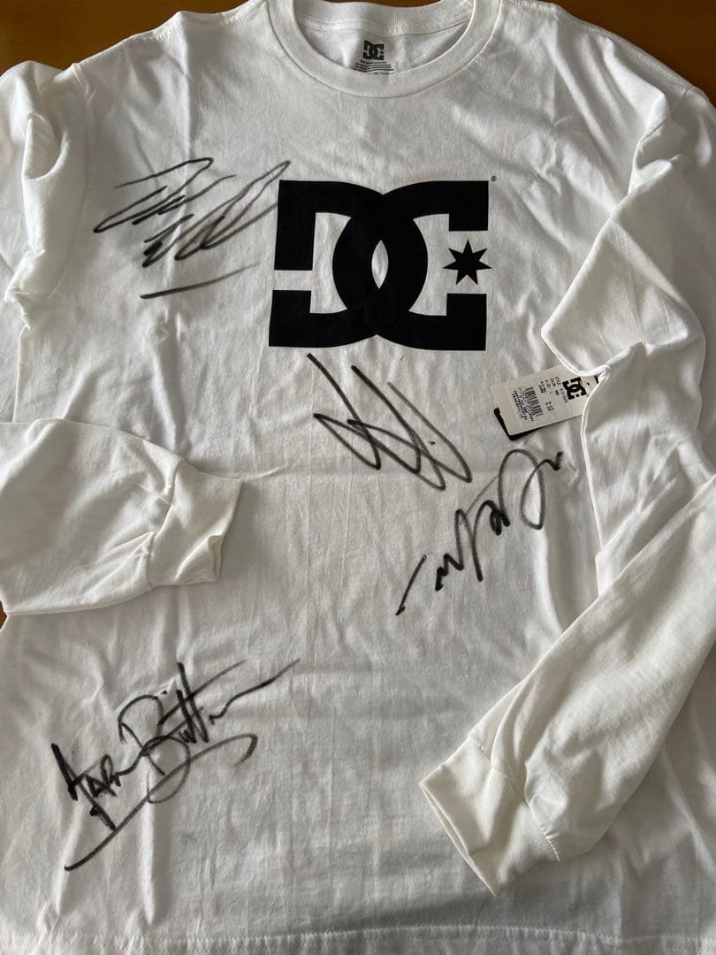 デバン／アーロン／ラウリ／イカー　サイン入りDCロングティーシャツ