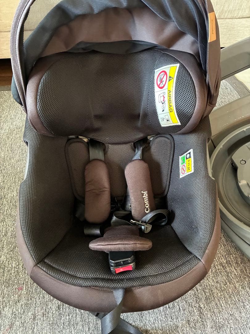 限定色　combi THE S plus チャイルドシート