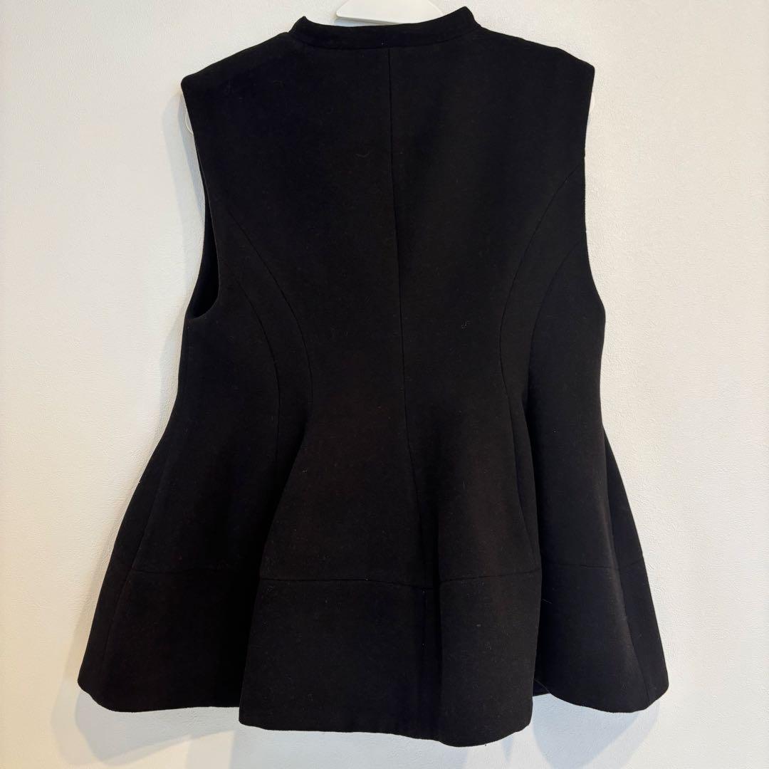 【美品】マチャット machatt ベスト黒　ぺプラムベスト　ジレ