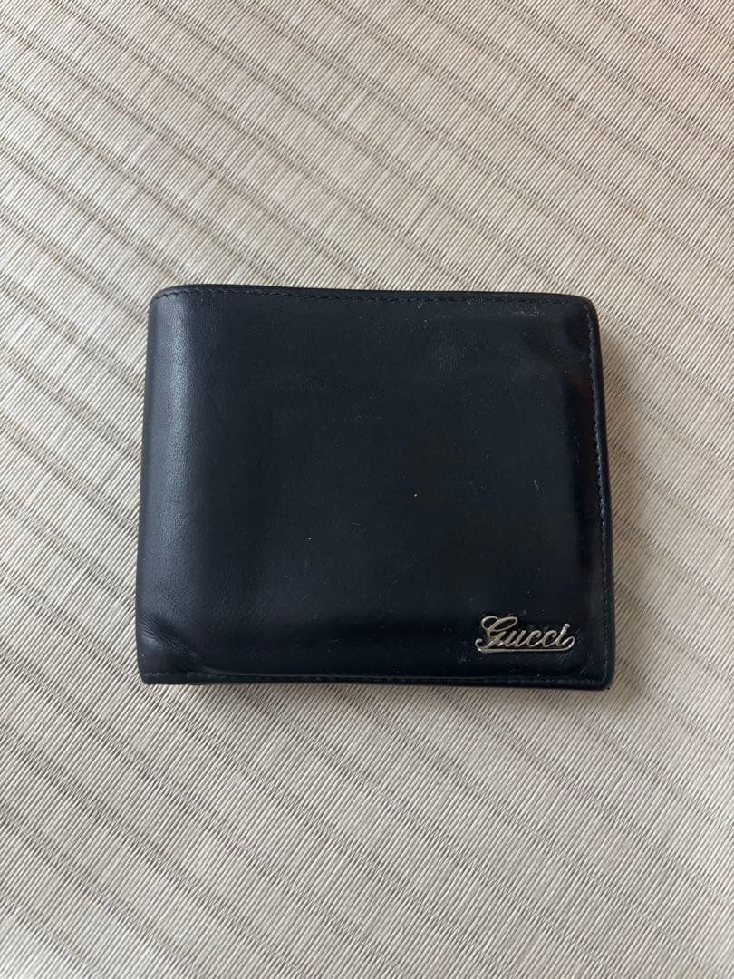 Gucci ブラックレザー 二つ折り財布値下げ交渉してください！