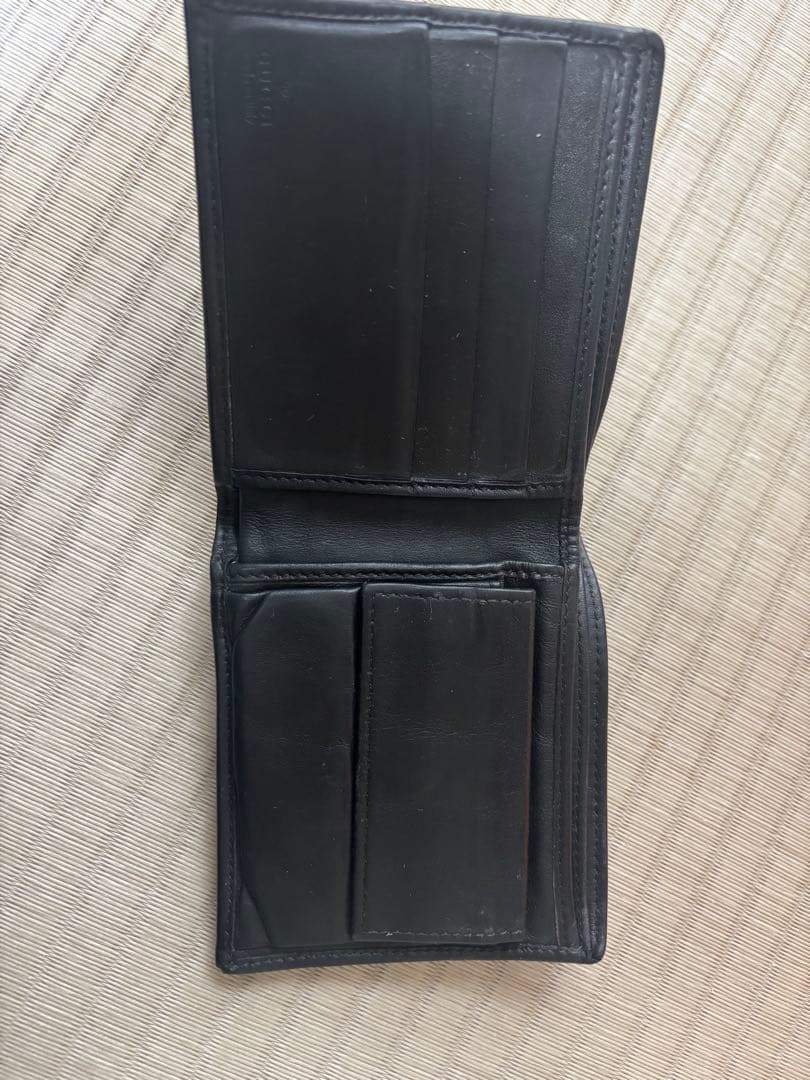 Gucci ブラックレザー 二つ折り財布値下げ交渉してください！