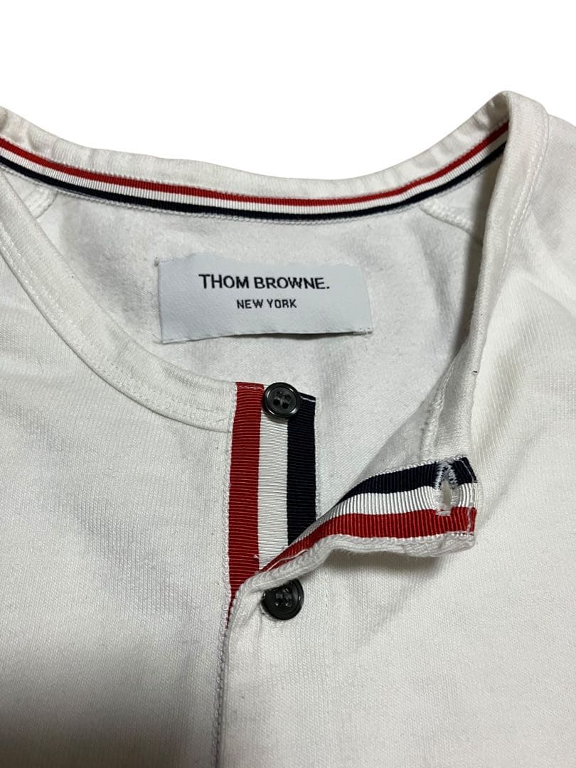 THOM BROWNE. ヘンリーネックカットソー