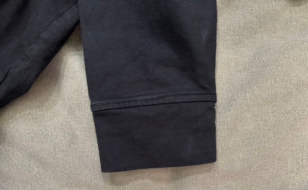 2025年モデル　STONE  ロンT ブラック　Ｍサイズ