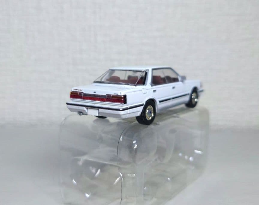 トミカリミテッドヴィンテージネオ　日産グロリアV30ターボブロアム（85年式）