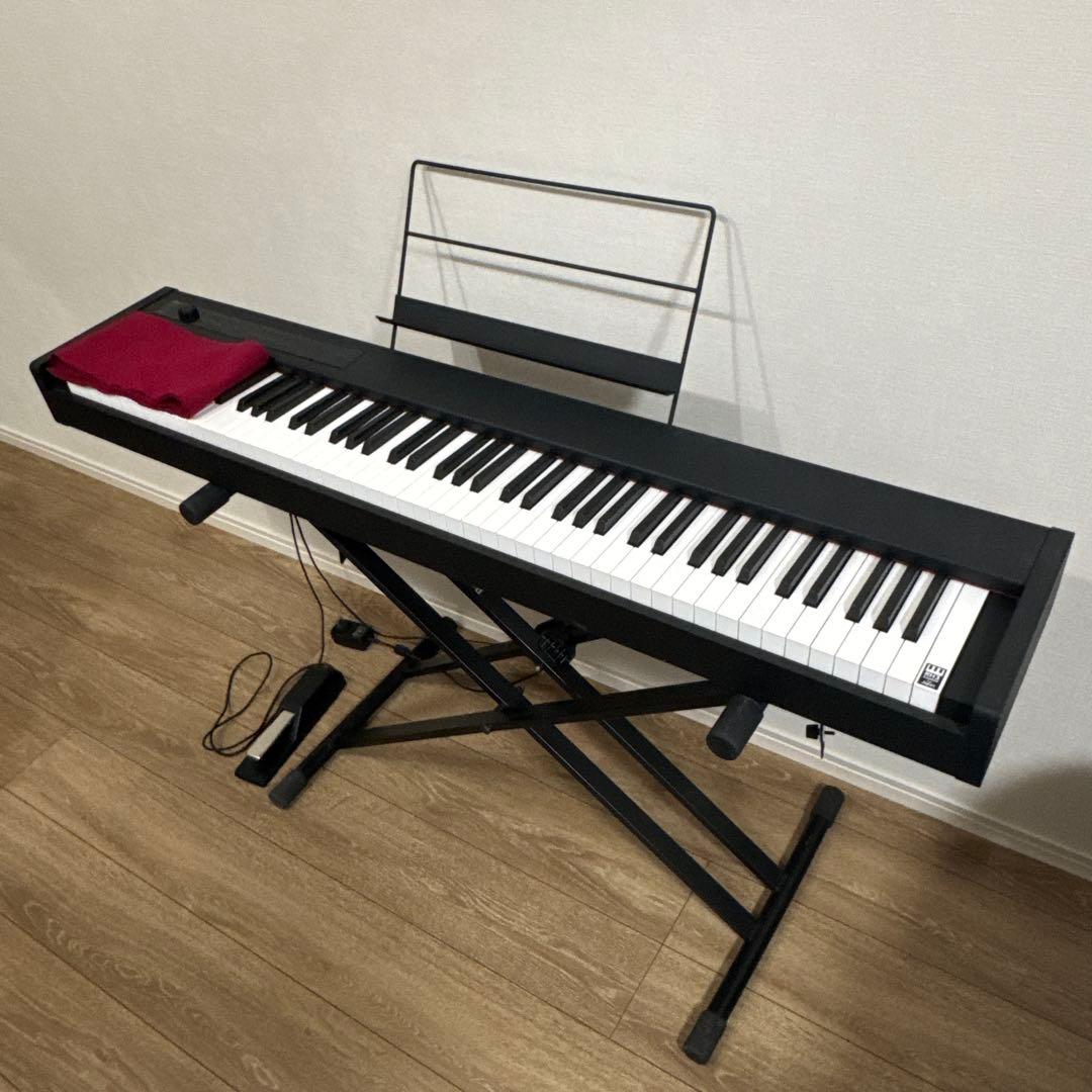 【成瀬】KORG D1 デジタルピアノ ブラック 譜面台付き