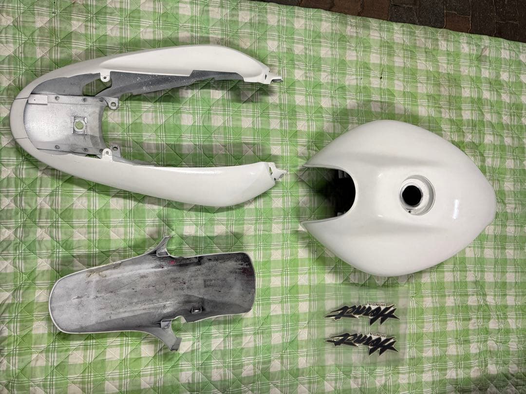カズ様購入品 ホーネット 250 タンク、フロントフェンダー、リアカウルセット