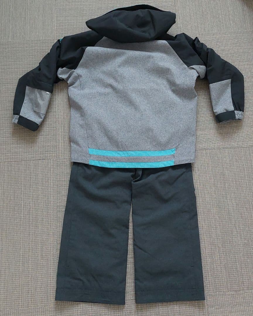 ☆超美品☆　DESCENTE　デサント　ジュニアスキーウェア　140サイズ