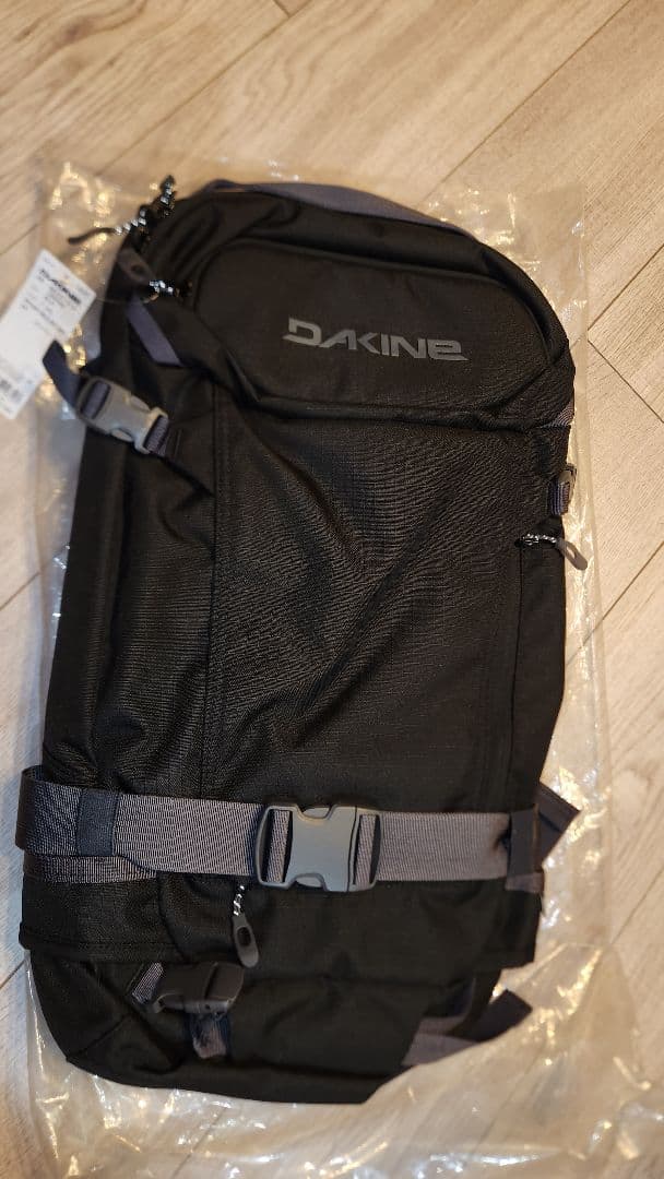 新品27500円DAKINE HELI-PLO24L 黒バックパック　リュック