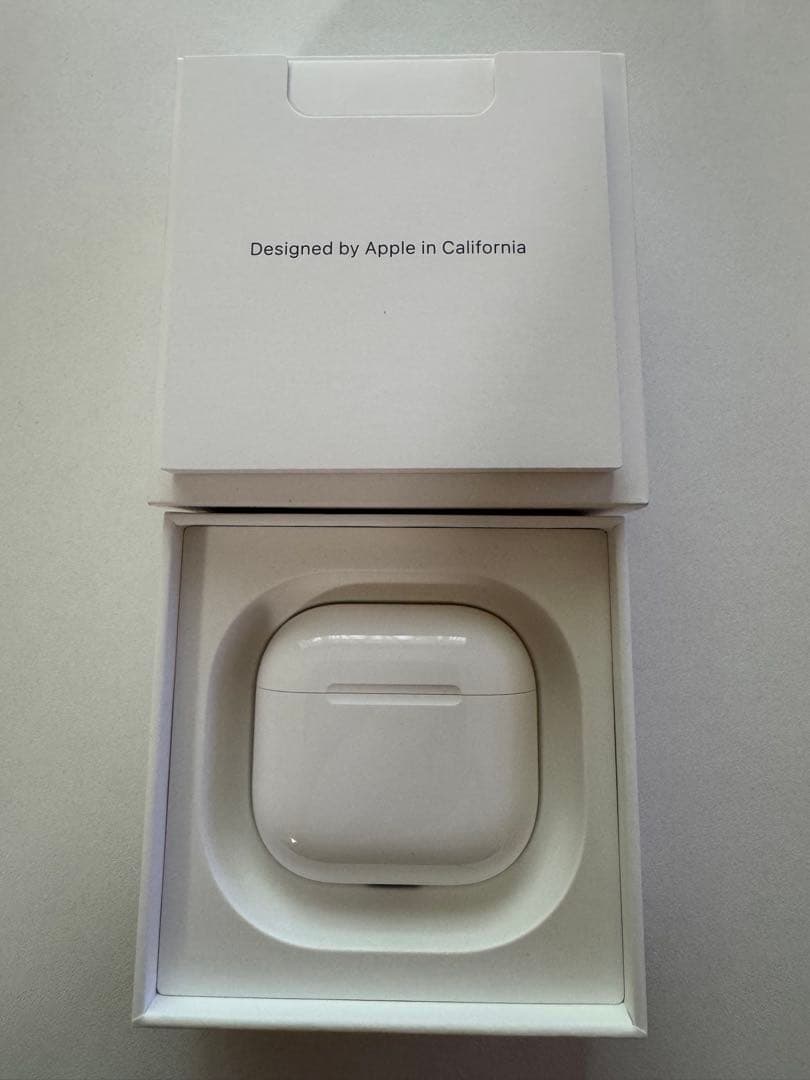 Apple AirPods 4 本体(ノイキャン非搭載)説明書付き