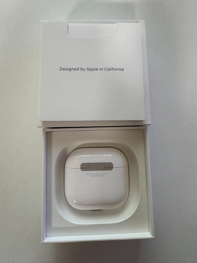 Apple AirPods 4 本体(ノイキャン非搭載)説明書付き