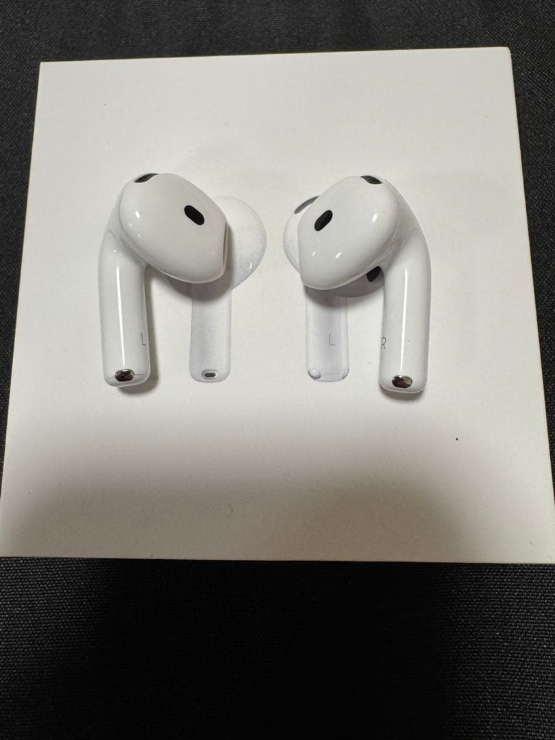 Apple AirPods 4 本体(ノイキャン非搭載)説明書付き