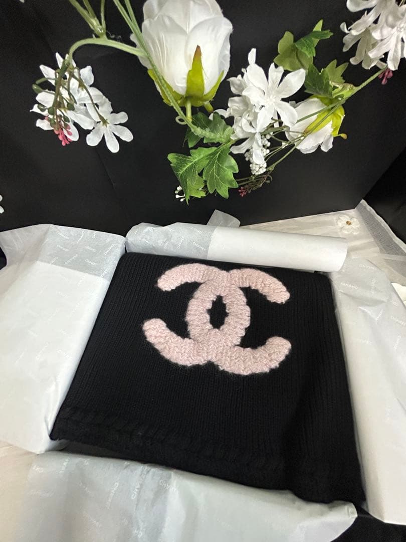 12/18まで特価　CHANEL ニットマフラー ロゴ入り 新品未使用品