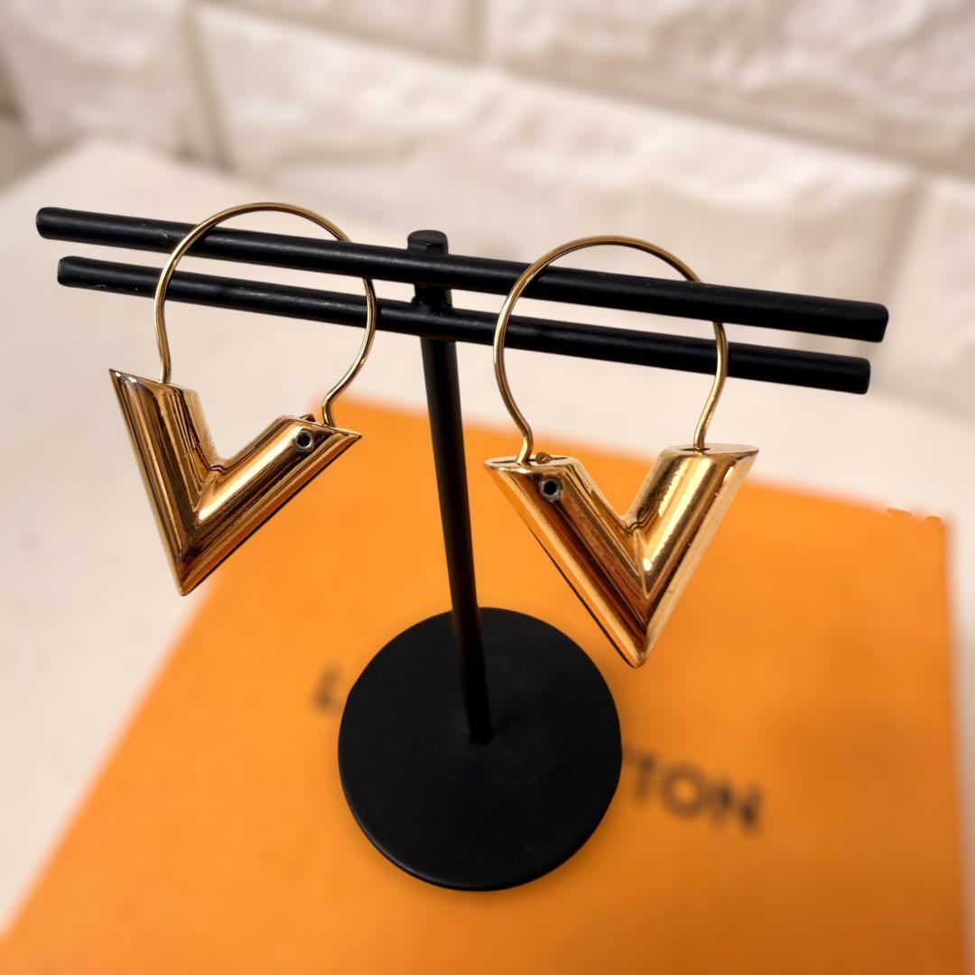 ア*ぞ様 LOUIS VUITTON ヴィトン エセンシャルV ピアス ゴールド